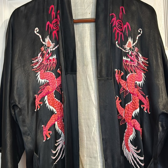 Black Satin Embroidered Chinese Dragon Robe *Amazing* - Unisex. - Picture 4 of 14